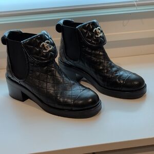 Chic Black Quilted Ankle Boots